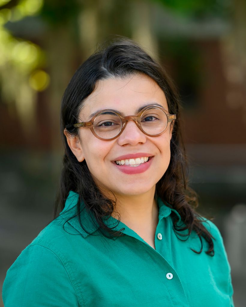 outdoor portrait of Glaucia Del-Rio