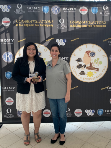 Sarah Jiang receives prize from SEFS Coordinator Stephanie Killingsworth